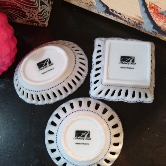 Andrea by Sadek set of 3 small pierced side, scalloped, ring trays - Picture 2 of 8